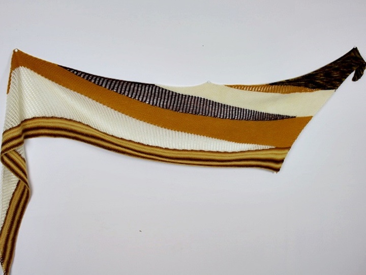 Strickanleitung Dreieckstuch mit verkürzten Reihen für Wollreste