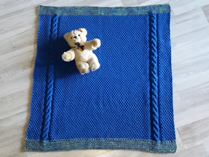 Strickanleitung Baby-Decke mit Zopfmuster