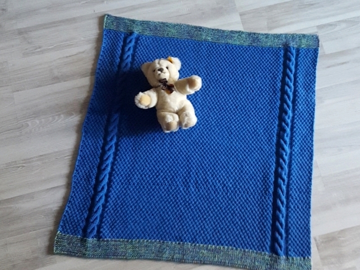 Strickanleitung Baby-Decke mit Zopfmuster