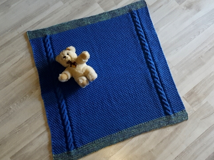 Strickanleitung Baby-Decke mit Zopfmuster