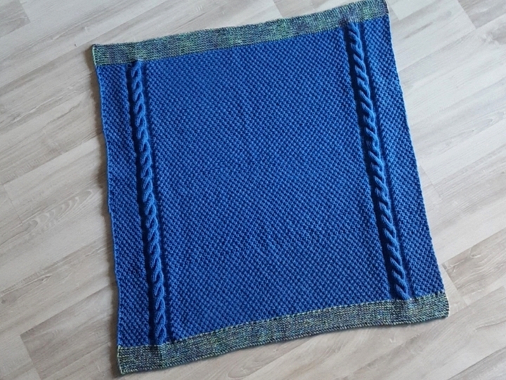 Strickanleitung Baby-Decke mit Zopfmuster