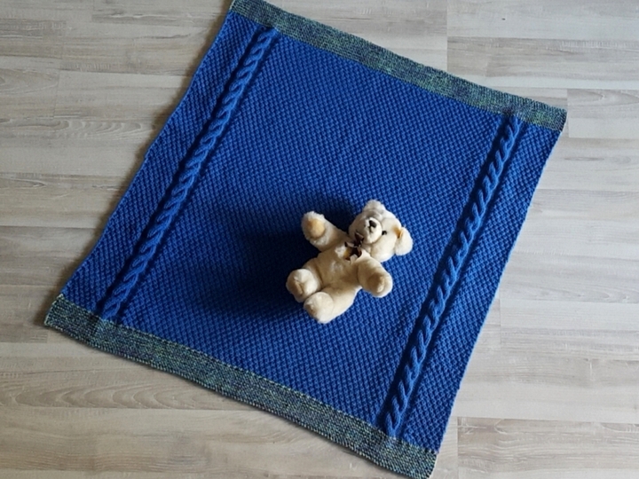 Strickanleitung Baby-Decke mit Zopfmuster