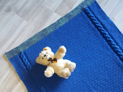 Strickanleitung Baby-Decke mit Zopfmuster