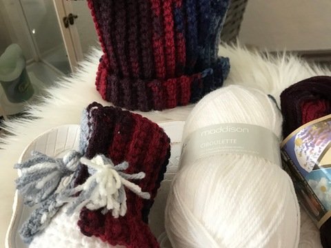 Baby Set Mütze & Boots Frozen Rose 0-18 Monate