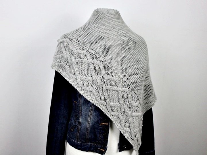 Strickanleitung Dreieckstuch mit Zopfmuster Cables over Cables