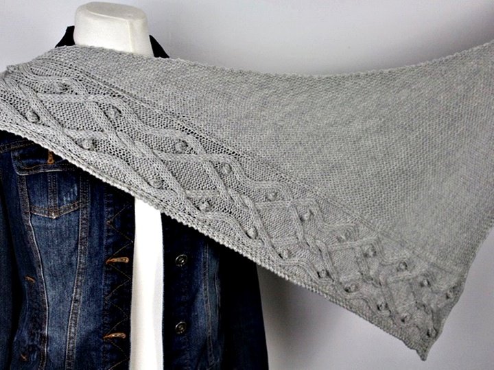 Strickanleitung Dreieckstuch mit Zopfmuster Cables over Cables