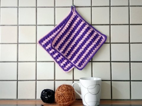 Topflappen, gestreift im Noppenmuster