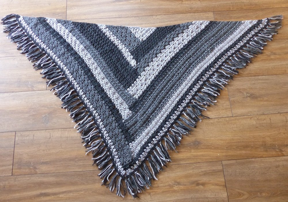 "Mixaloon 1.0" gehäkeltes XXL-Dreieckstuch im Muster-/Farbmix - Bild 2