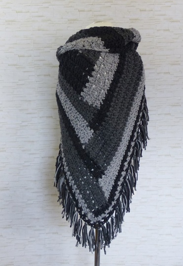 "Mixaloon 1.0" gehäkeltes XXL-Dreieckstuch im Muster-/Farbmix