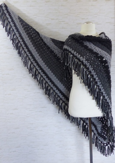 "Mixaloon 1.0" gehäkeltes XXL-Dreieckstuch im Muster-/Farbmix