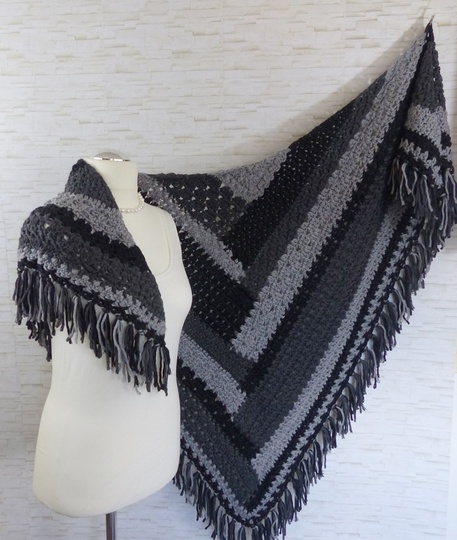 "Mixaloon 1.0" gehäkeltes XXL-Dreieckstuch im Muster-/Farbmix