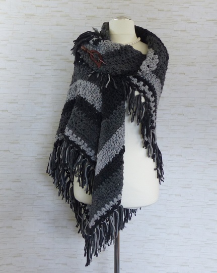 "Mixaloon 1.0" gehäkeltes XXL-Dreieckstuch im Muster-/Farbmix