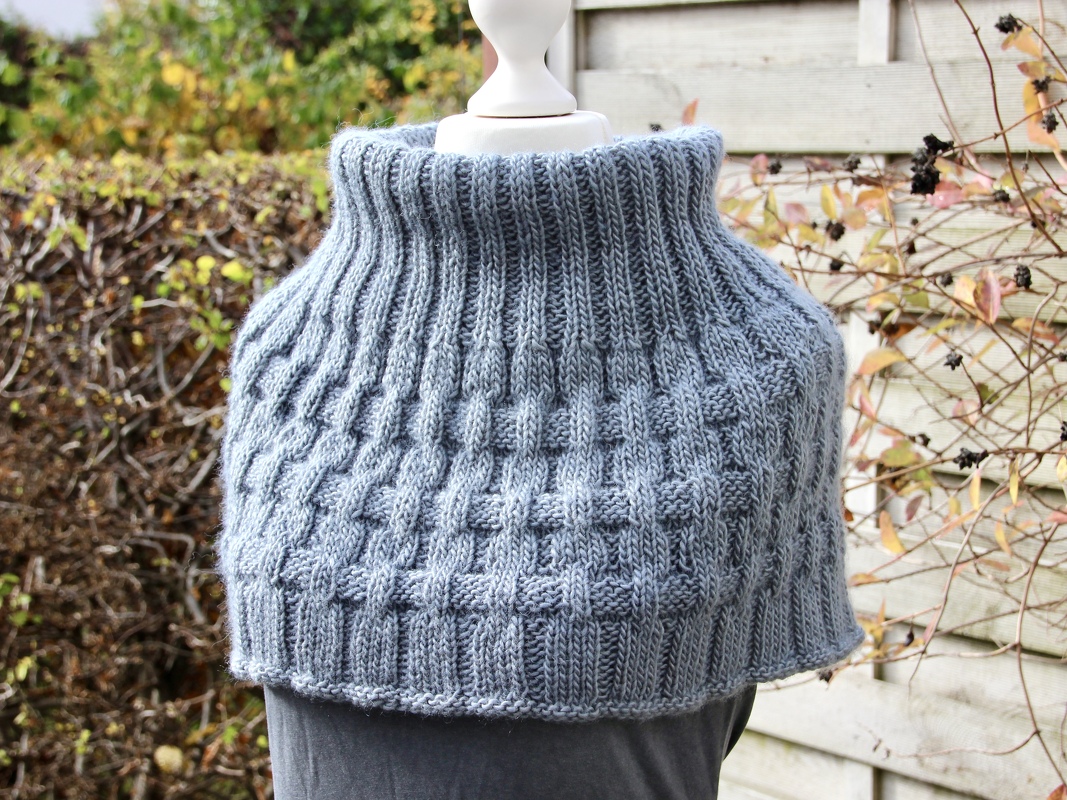 Capelet “Malin”, S – XXL, knitting pattern also for beginners - Image 2