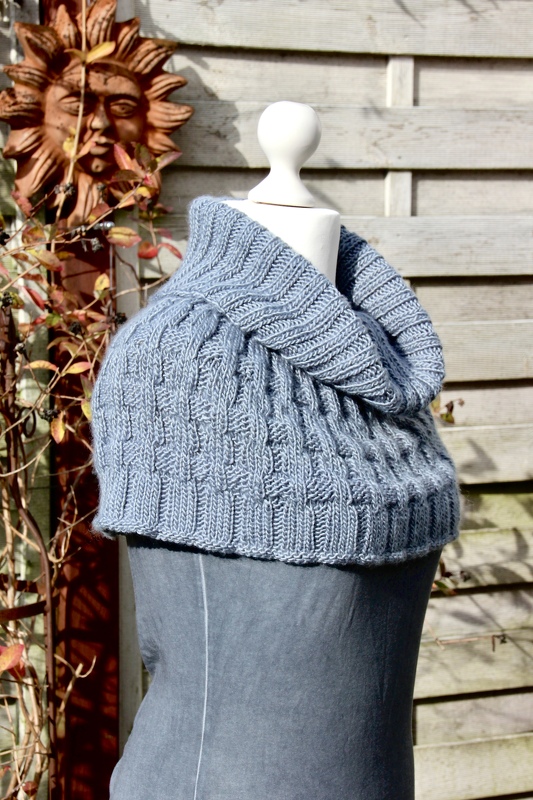 Capelet “Malin”, S – XXL, knitting pattern also for beginners - Image 6