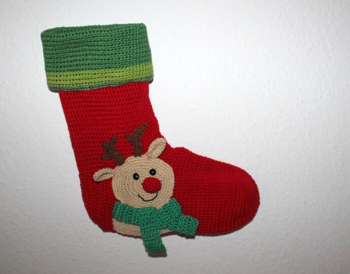 Weihnachtssocke mit Rentier häkeln – Anleitung Deutsch & Englisch
