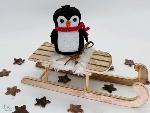 Weihnachtlicher Anhänger PINGUIN - Häkelanleitung