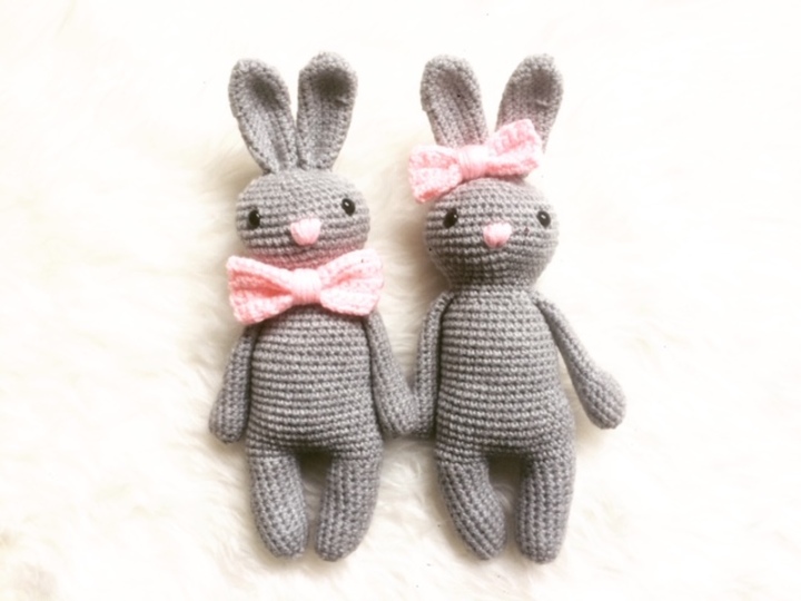 Häkelanleitung Kuscheltier Hase "Gehopse" mit Schleife oder Fliege