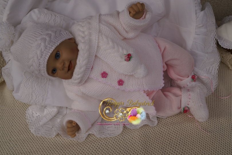 Strickanleitung f&uuml;r Baby's u. Reborns Modell Nora Gr. 50 - 56 4-teilig