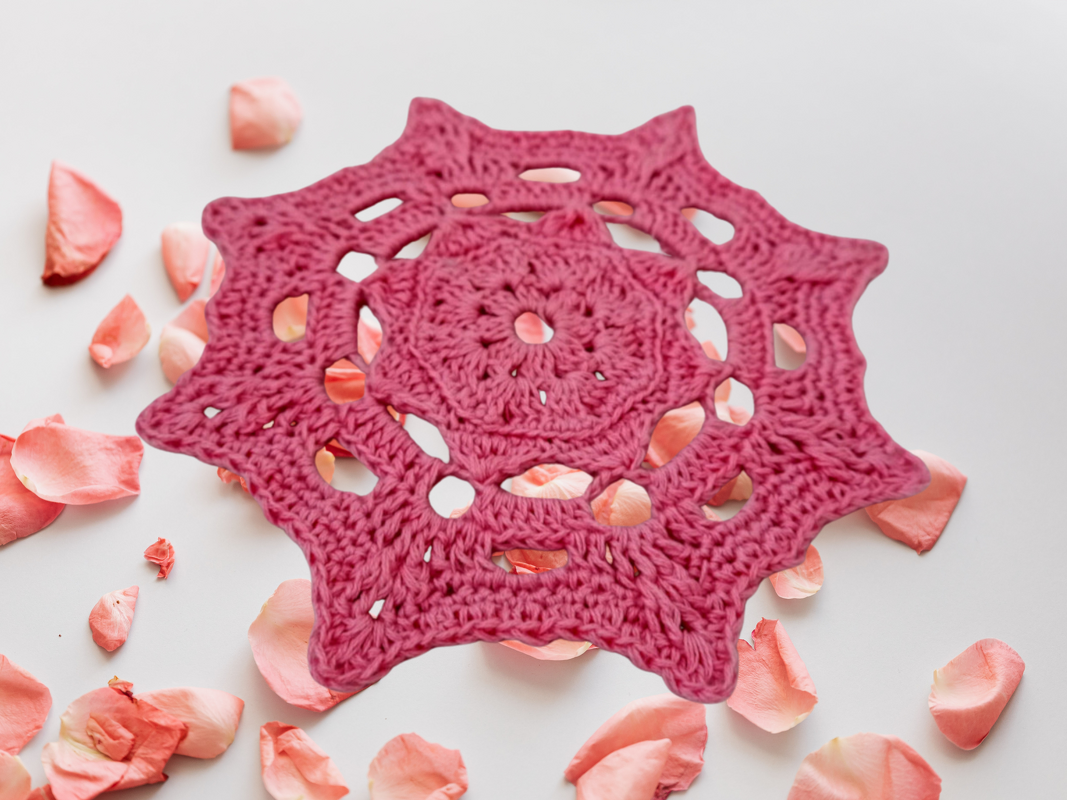 Häkelanleitung: Wunderschönes Deckchen "Matto" für dein Zuhause - Bild 8