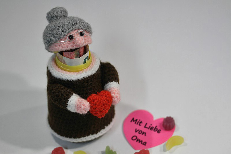 Häkelanleitung Sweepies Ü-Engel, Ü-Oma & Ü-Weihnachtsfrau