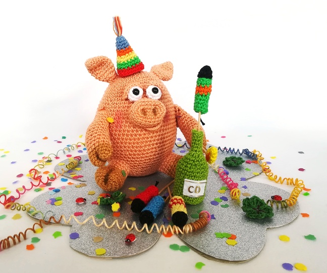 New Year's Eve Party Pigs - Crochet pattern