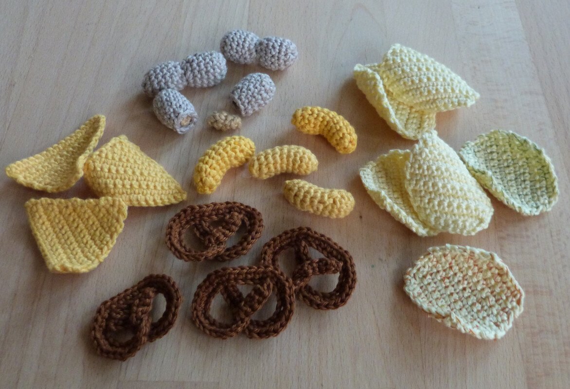 Häkelanleitung für 5 Sorten Knabberzeug: Kartoffelchips, Erdnüsse, Nachos..