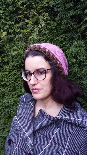 Anleitung für Kunstpelzbommel - mit passender Wintermütze