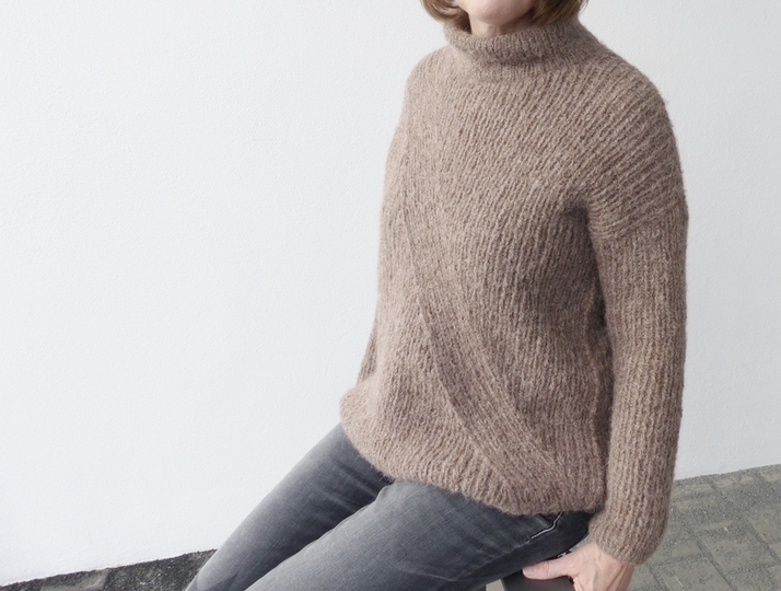 Strickanleitung, Pullover mit diagonalen Querstreifen