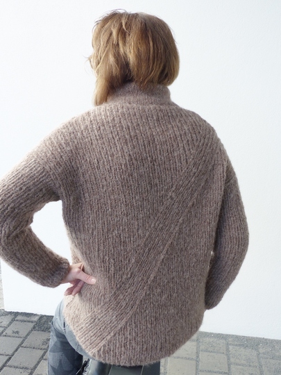 Strickanleitung, Pullover mit diagonalen Querstreifen