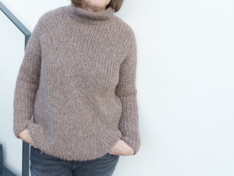 Strickanleitung, Pullover mit diagonalen Querstreifen
