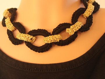 Häkelanleitung festive Kette Häkelkette in Gold und Schwarz
