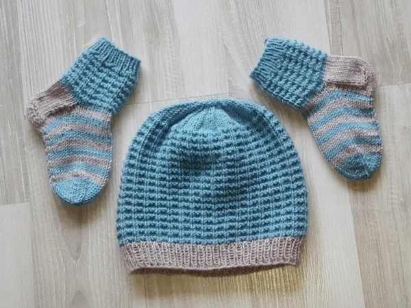 Strickanleitung Babyset, Mütze und Socken, ca. 3 - 9 Monate