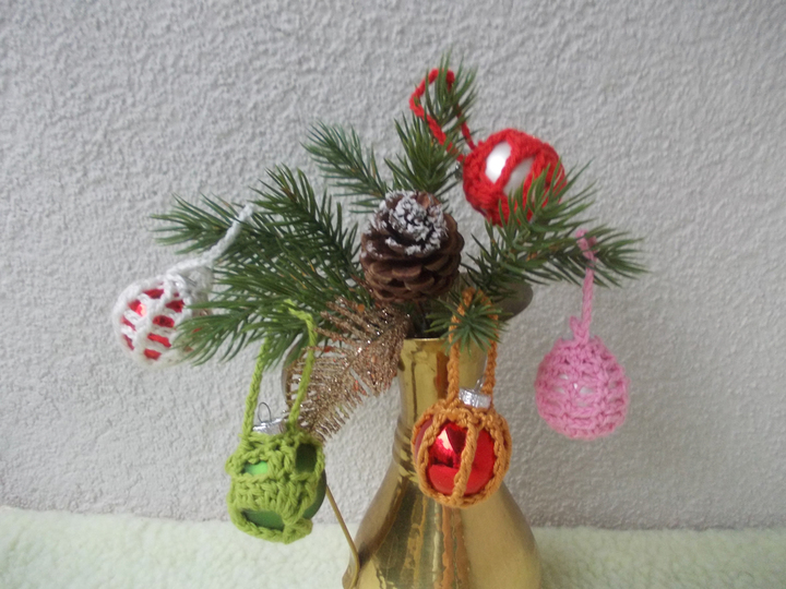 Häkelanleitung Weihnachtskugeln umhäkeln, 5 Mustervarianten