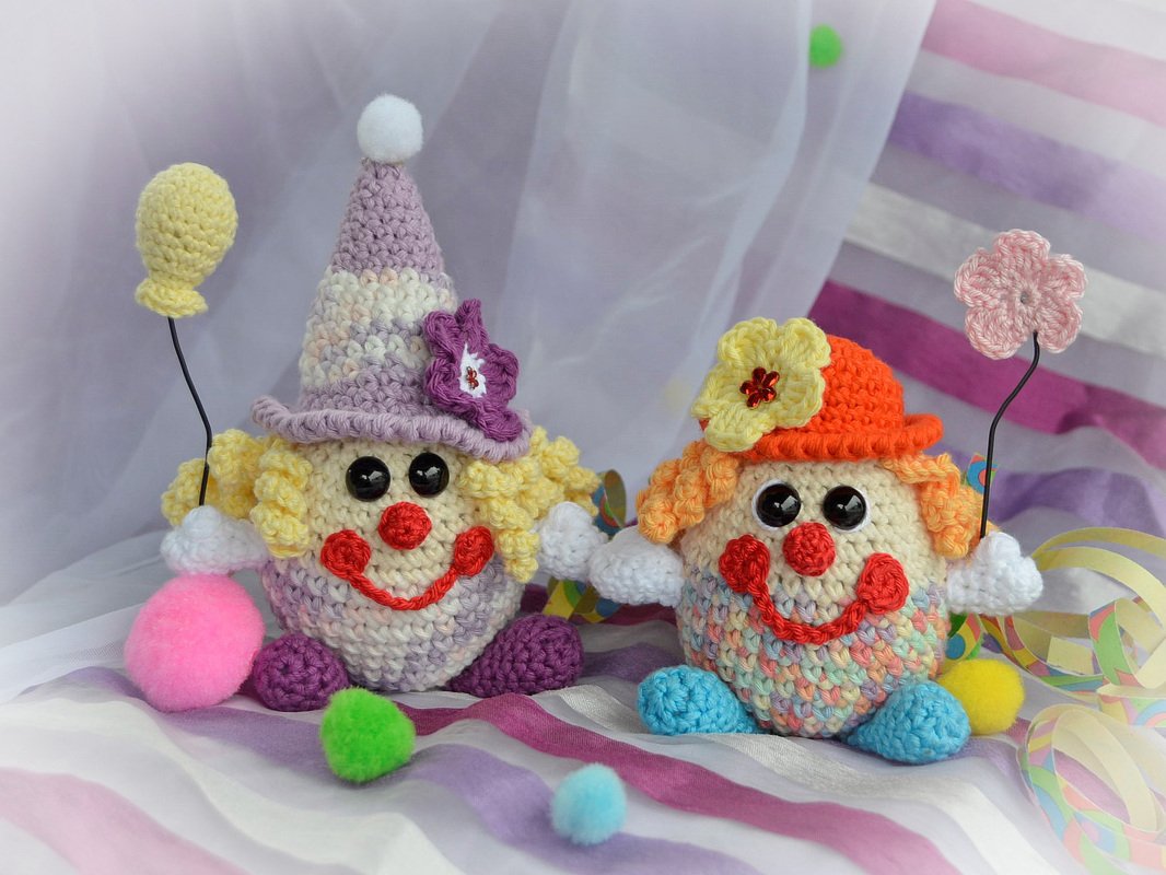 kleine lustige Clowns "die Konfettis" farbenfrohe Gute-Laune-Bringer und Fasching