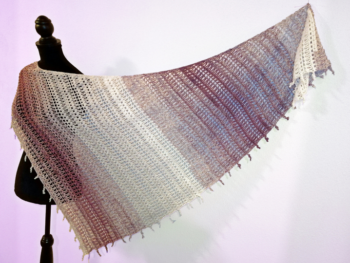 Dreieckstuch "Freaky Fringe" häkeln - Ein asymmetrisches Tuch mit besonderer Kante