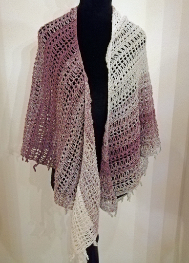 Dreieckstuch "Freaky Fringe" häkeln - Ein asymmetrisches Tuch mit besonderer Kante