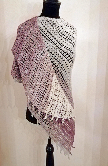 Dreieckstuch "Freaky Fringe" häkeln - Ein asymmetrisches Tuch mit besonderer Kante