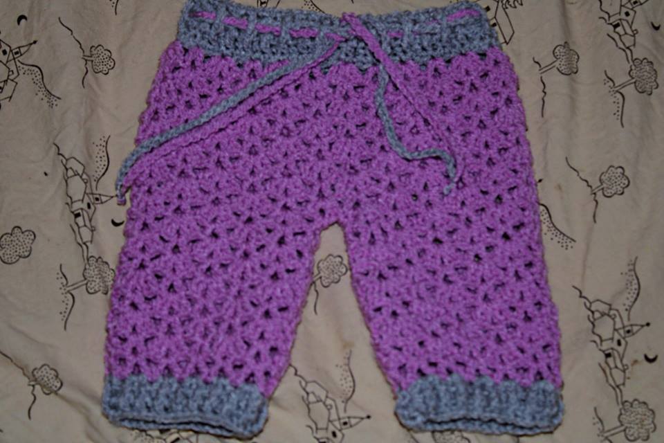 Wunderschöne Babyhose Bella