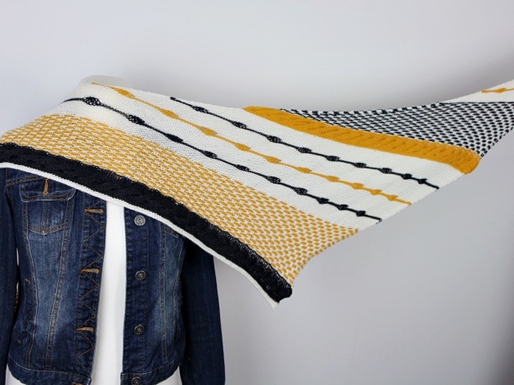 Strickanleitung Dreieckstuch – modernes Tuch im Mustermix mit Zöpfen