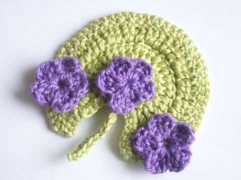 Vorfreude auf den Frühling: Veilchen, Apfelblüten und Narzissen - Wollresteverwertung!