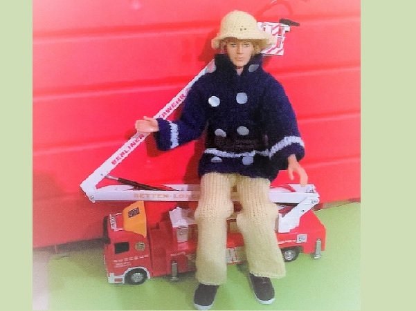 Feuerwehr &ndash; Uniform &ndash; ca. 30 cm Anziehpuppe