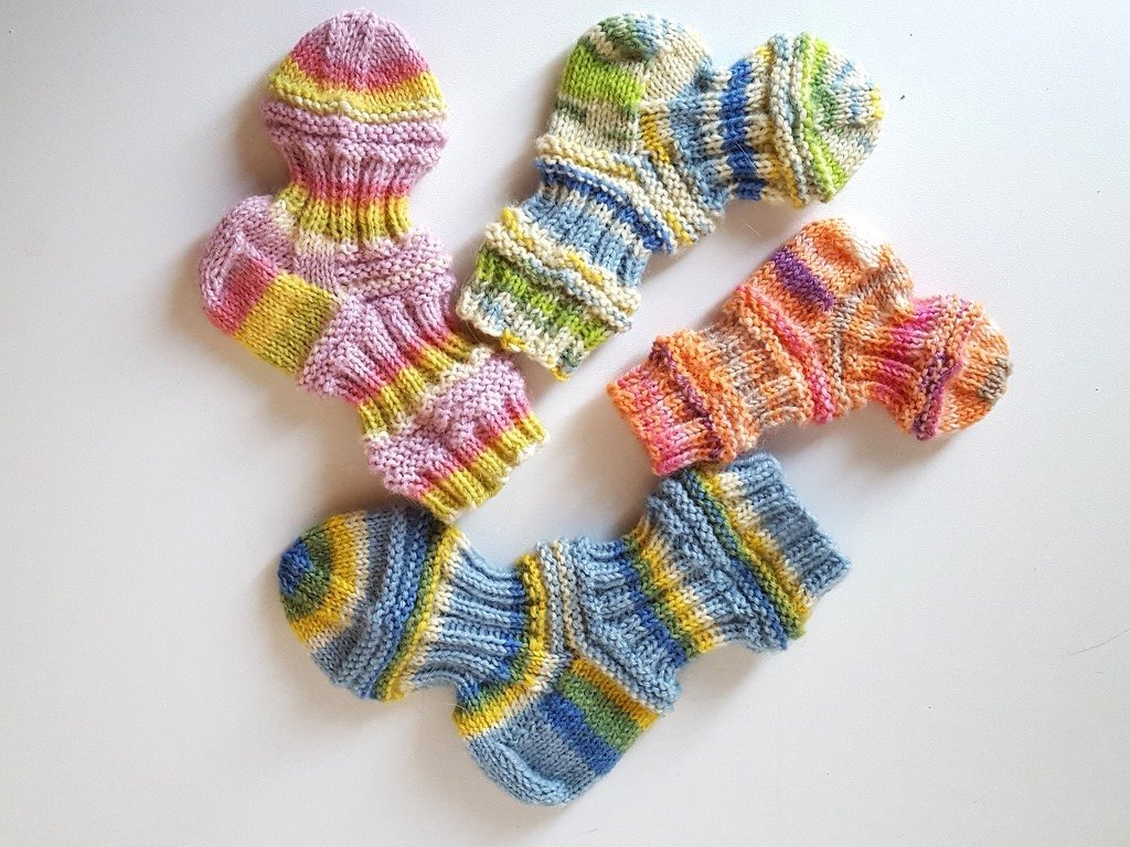 Strickanleitung Baby-Mojo-Socken, Glückssocken in 4 Größen