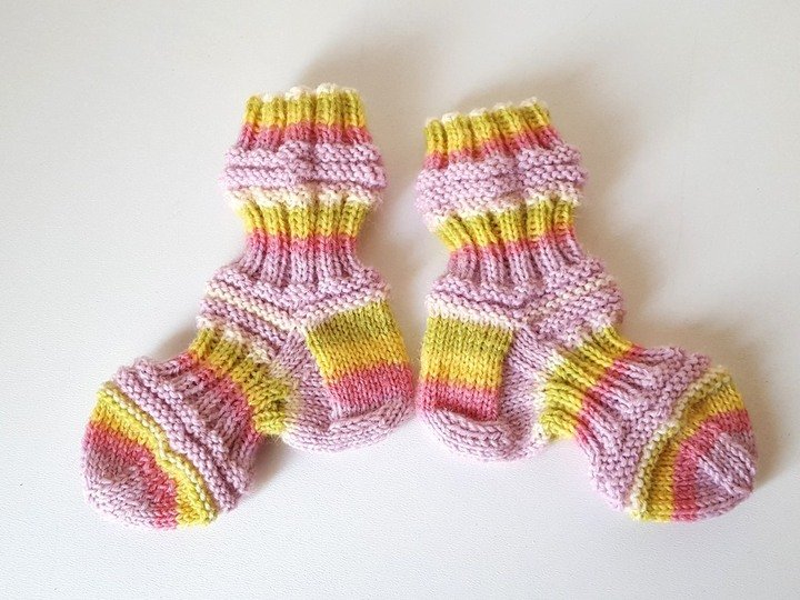 Strickanleitung Baby-Mojo-Socken, Glückssocken in 4 Größen   #245