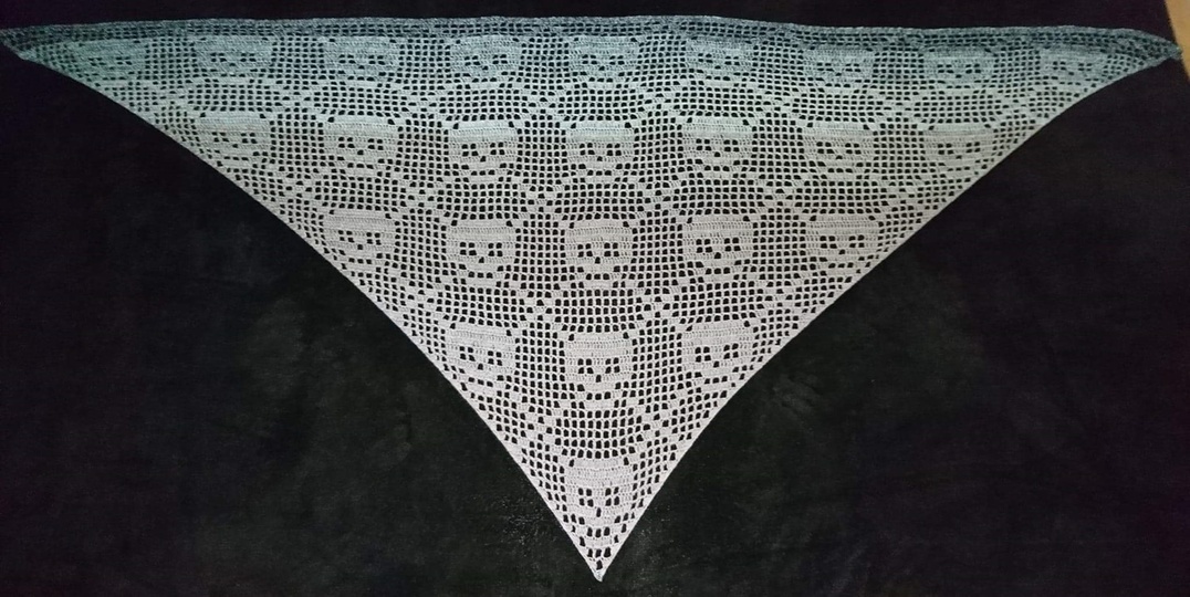 Motivtuch "Skull", Dreieckstuch, Häkelanleitung