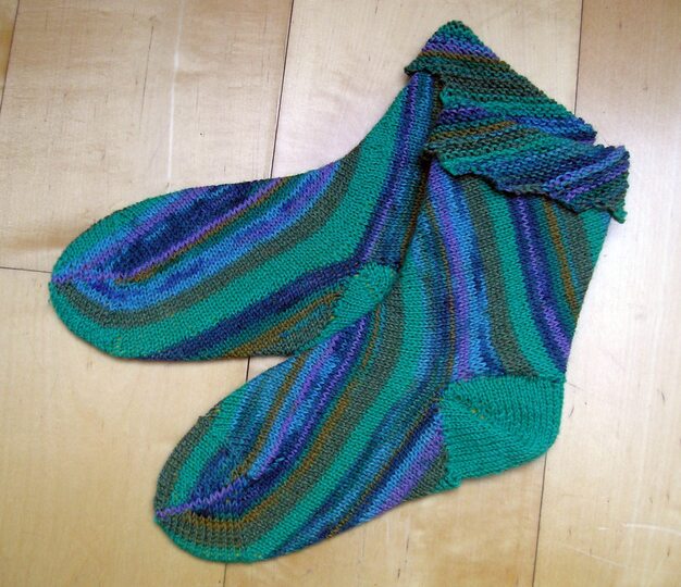 Strickanleitung Socken "Diagonal grün gelb"