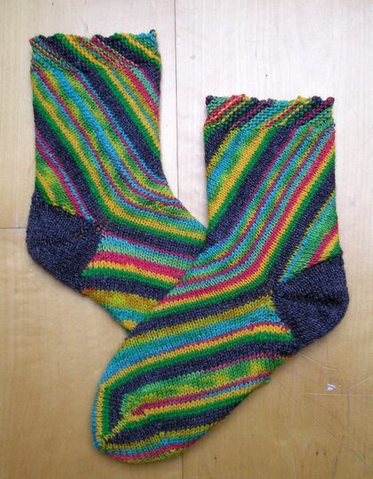 Strickanleitung Socken "Diagonal grün gelb"