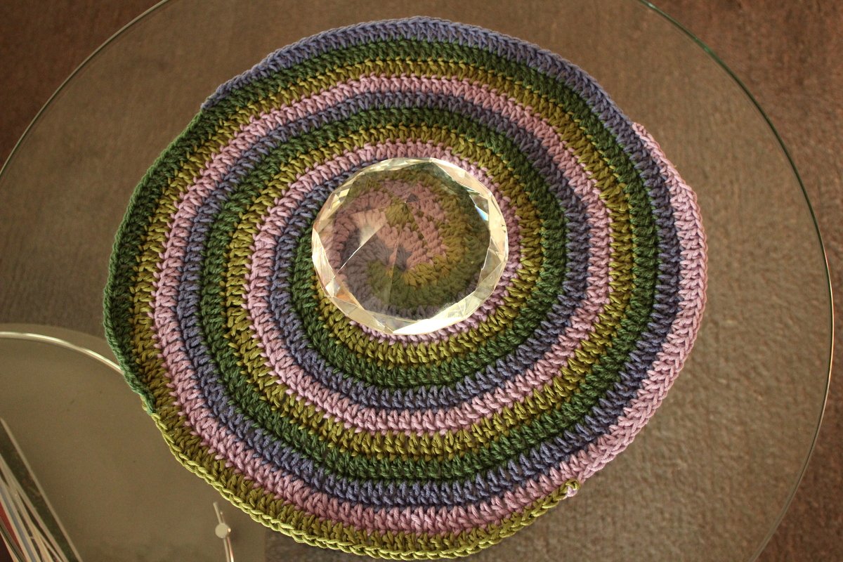 Häkelanleitung Tischdecke rund 4 Farben