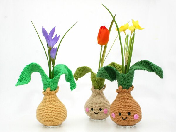 Little Flower Bulb Vase - cute Spring/Easter Docoration - Crochet Pattern