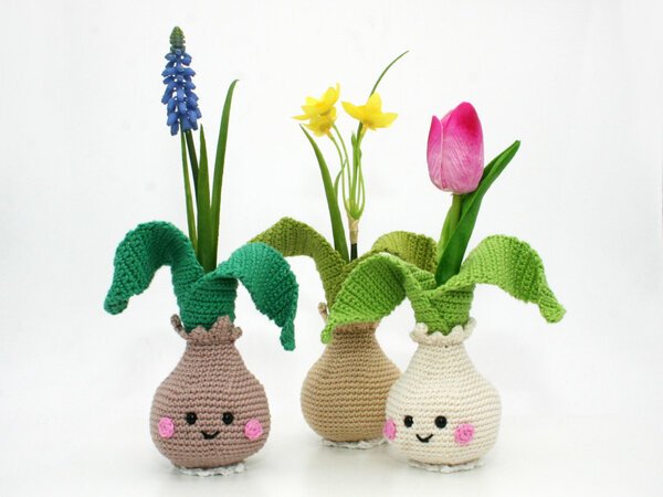 Little Flower Bulb Vase - cute Spring/Easter Docoration - Crochet Pattern
