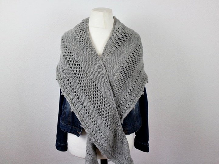 Knitting pattern shawl "Secrets"